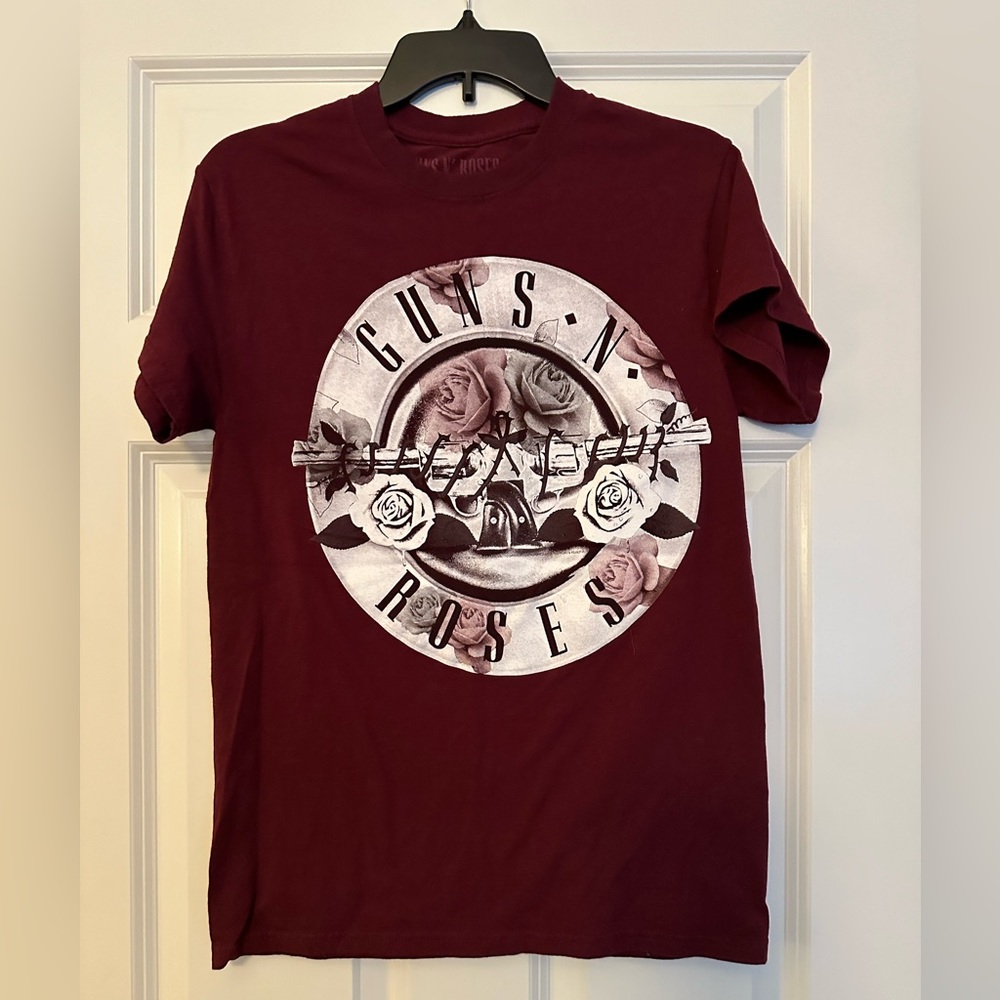 Guns & Roses Men’s Maroon Tshirt size Small